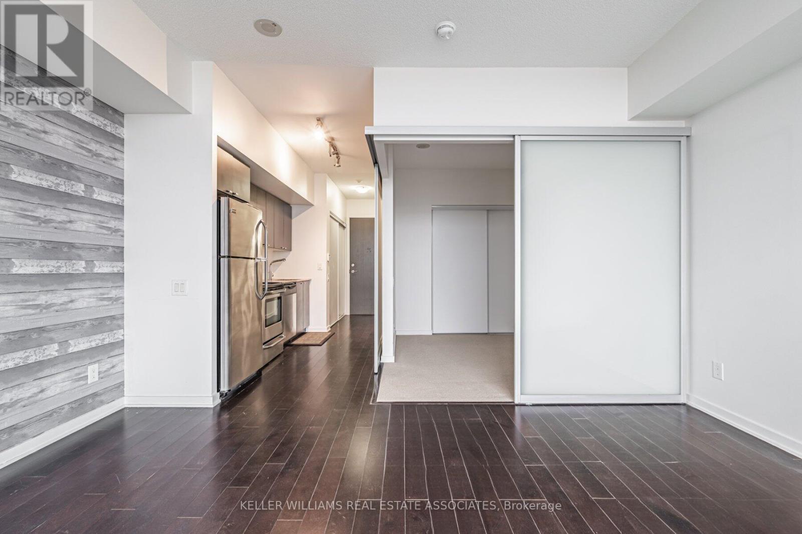 2206 - 105 The Queensway, Toronto (High Park-Swansea), Ontario  M6S 5B5 - Photo 15 - W12208432