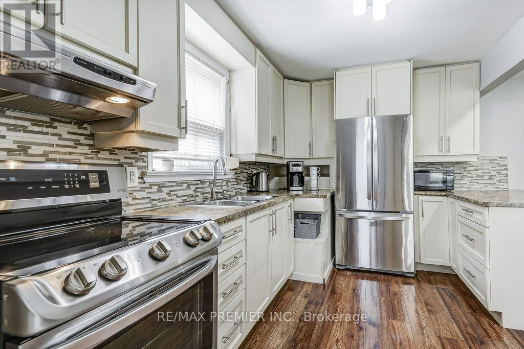 50 Fernando Road, Toronto (Humbermede), Ontario  M9M 2P6 - Photo 15 - W12209452