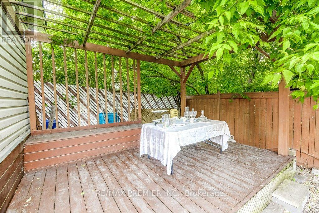 50 Fernando Road, Toronto (Humbermede), Ontario  M9M 2P6 - Photo 46 - W12209452