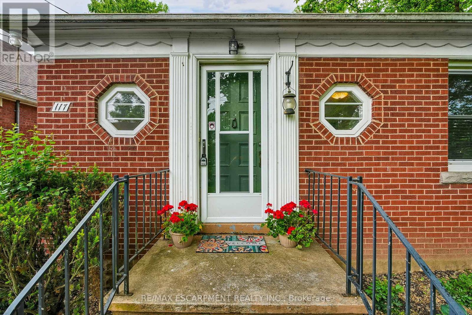 117 Norwood Road, Hamilton, Ontario  L8S 3R3 - Photo 4 - X12207993