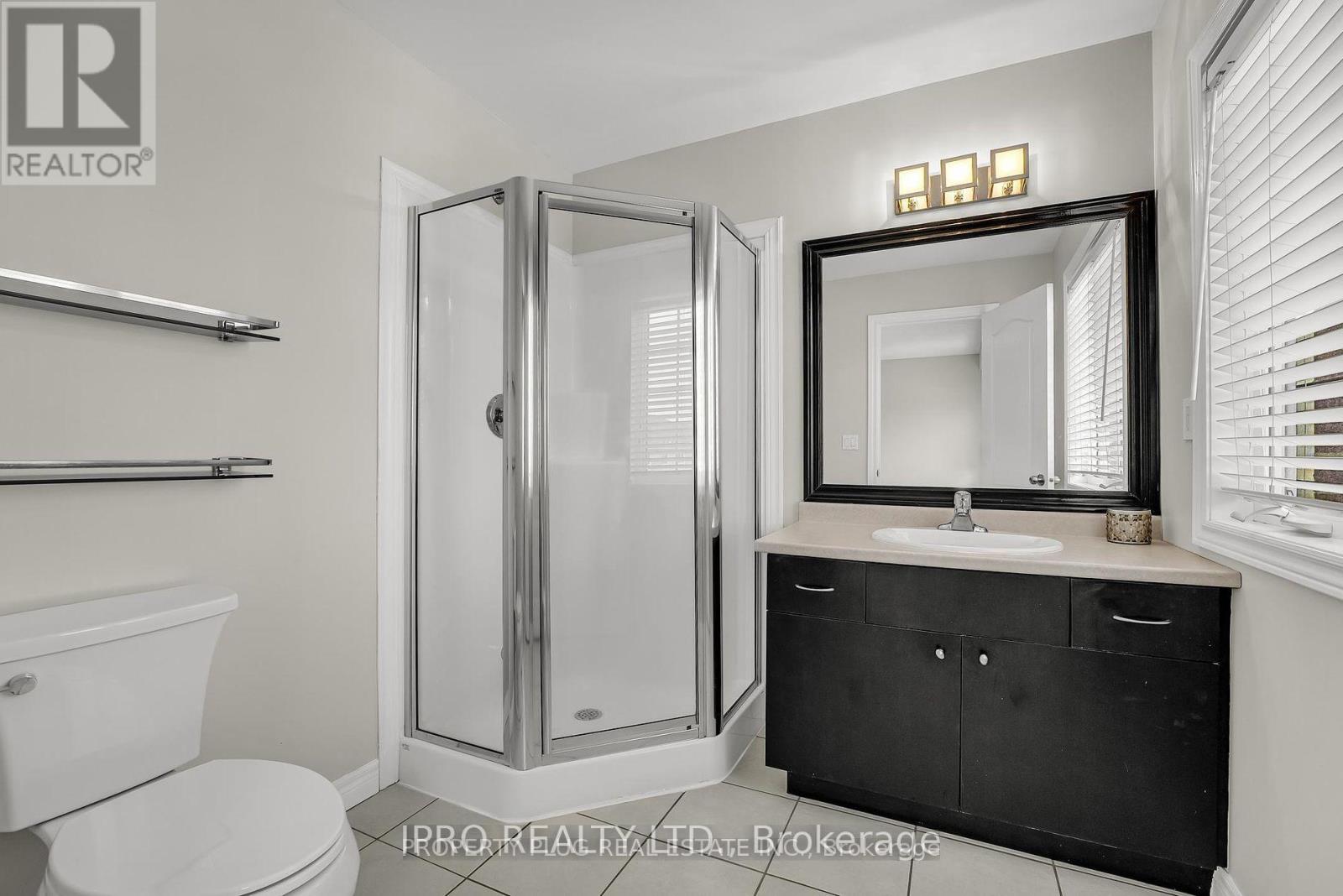 Upper - 52 Dartmouth Gate, Hamilton, Ontario  L8E 0B9 - Photo 12 - X12187589