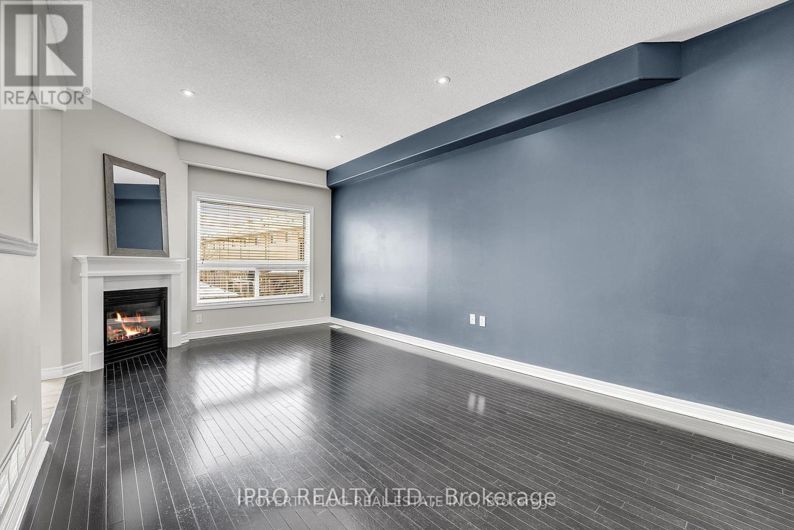Upper - 52 Dartmouth Gate, Hamilton, Ontario  L8E 0B9 - Photo 5 - X12187589
