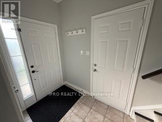 Upper - 52 Dartmouth Gate, Hamilton, Ontario  L8E 0B9 - Photo 3 - X12187589