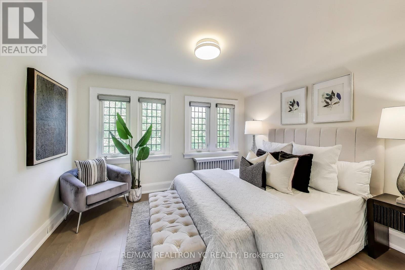 11 Donegall Drive, Toronto (Leaside), Ontario  M4G 3G6 - Photo 11 - C12208883