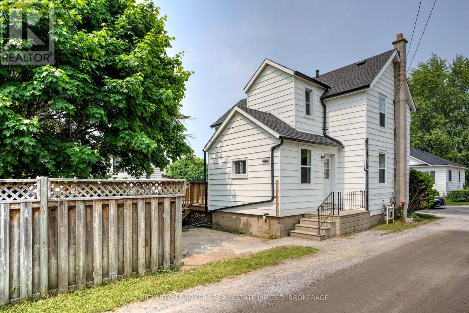 250 William Street N, Gananoque, Ontario  K7G 1S5 - Photo 3 - X12210067