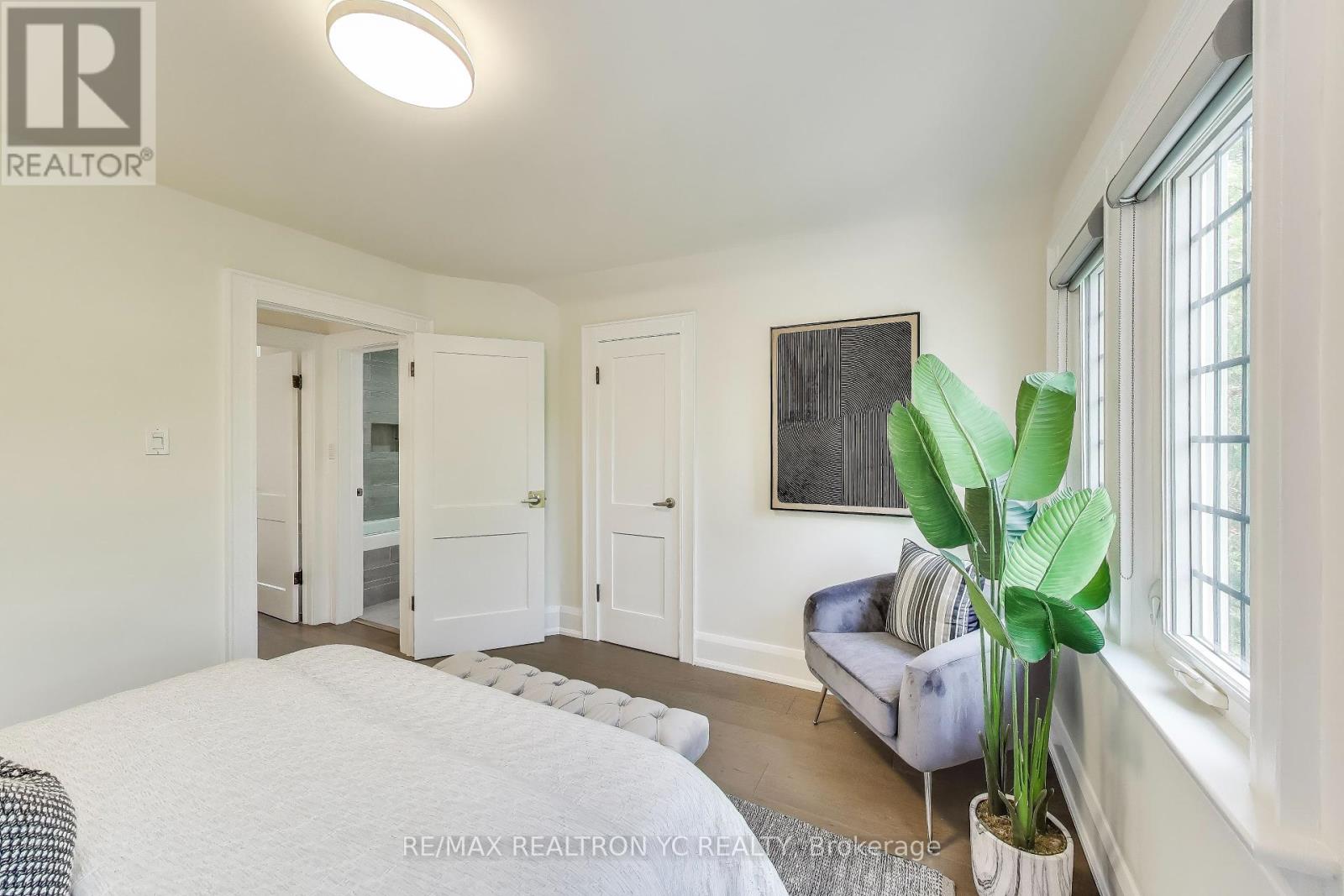 11 Donegall Drive, Toronto (Leaside), Ontario  M4G 3G6 - Photo 13 - C12208883