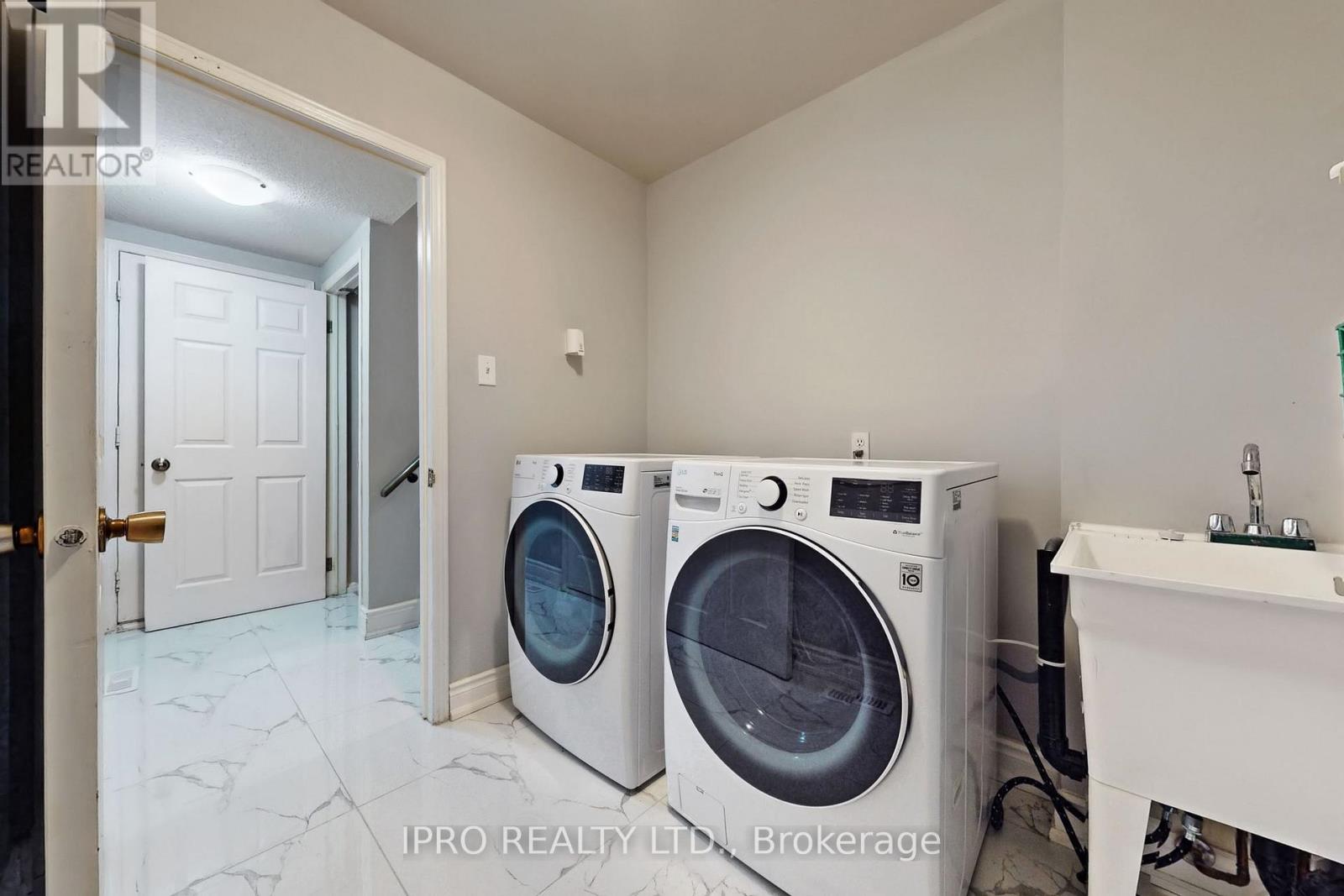 6521 Warbler Lane, Mississauga, Ontario  L5N 6E1 - Photo 20 - W12180617
