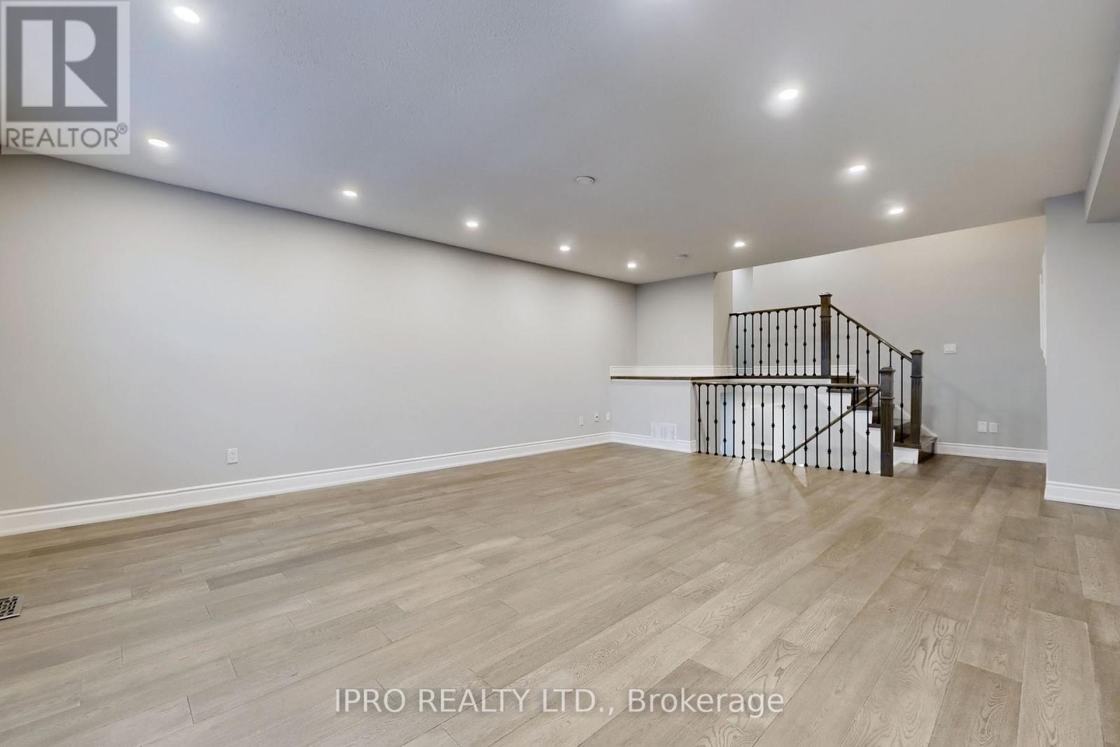 6521 Warbler Lane, Mississauga, Ontario  L5N 6E1 - Photo 26 - W12180617