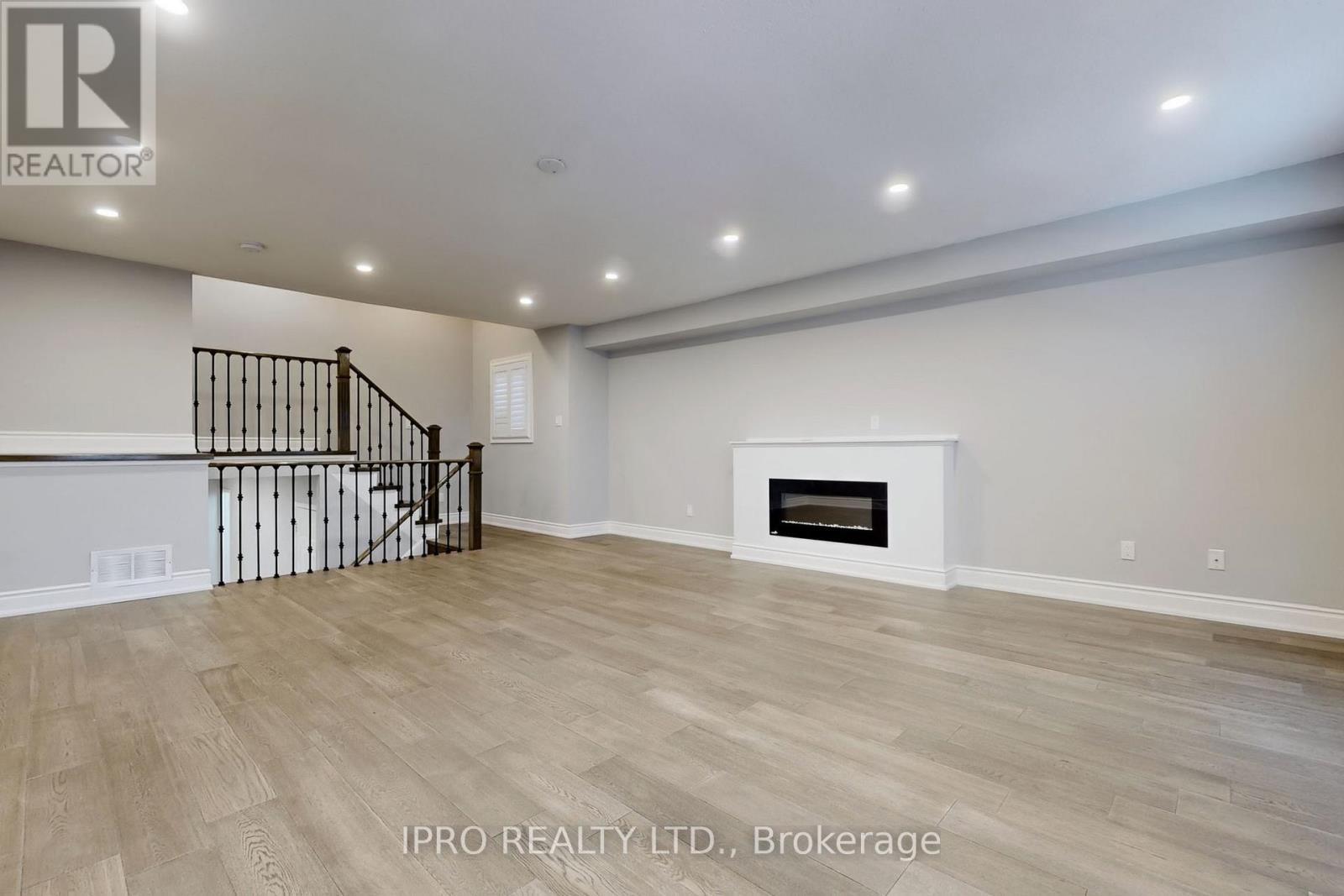 6521 Warbler Lane, Mississauga, Ontario  L5N 6E1 - Photo 28 - W12180617
