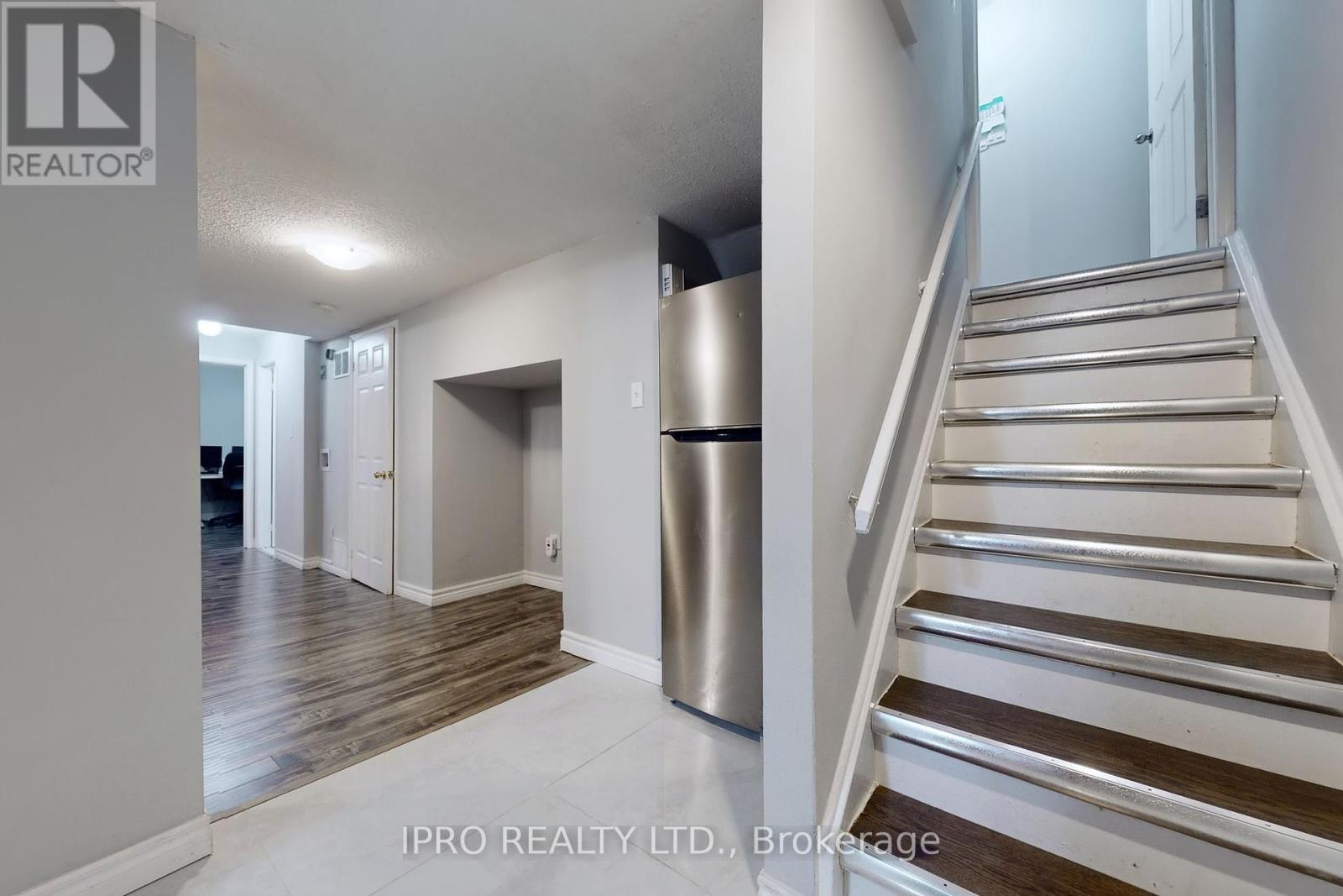 6521 Warbler Lane, Mississauga, Ontario  L5N 6E1 - Photo 46 - W12180617