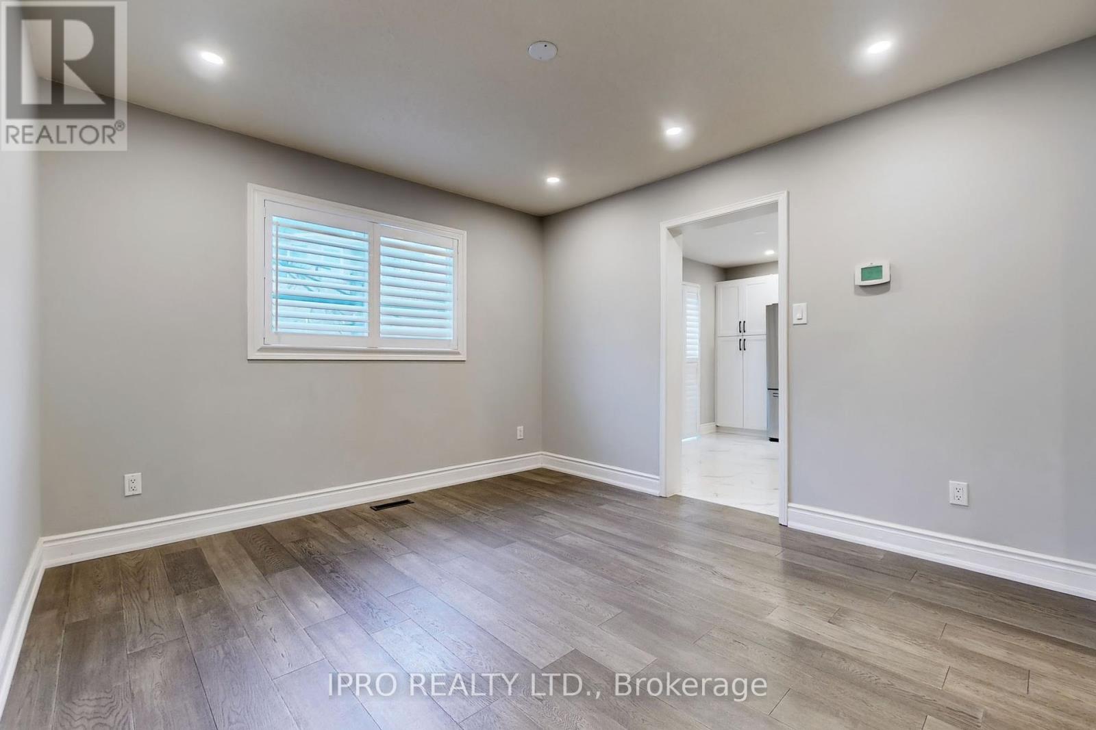 6521 Warbler Lane, Mississauga, Ontario  L5N 6E1 - Photo 8 - W12180617