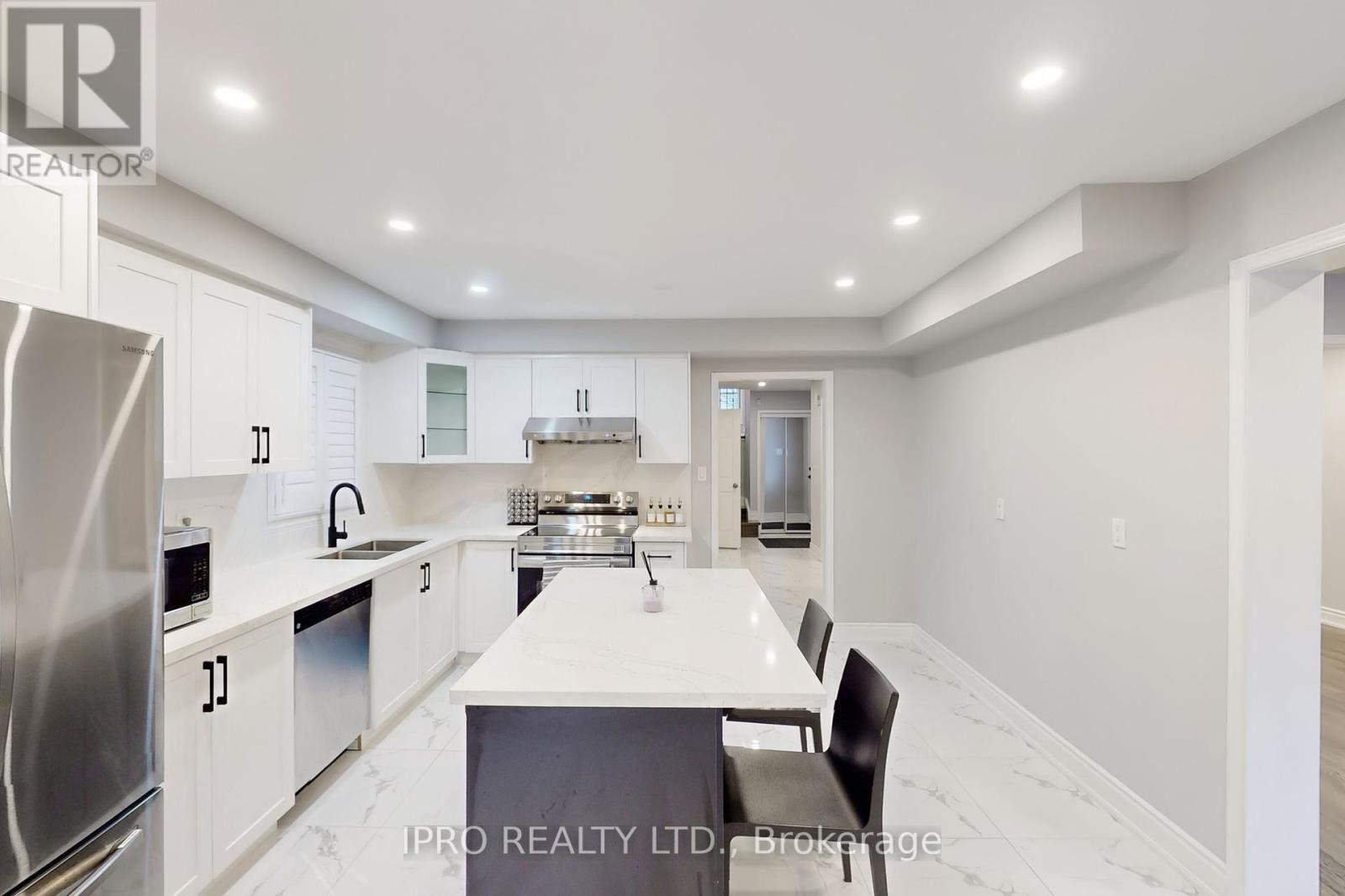 6521 Warbler Lane, Mississauga, Ontario  L5N 6E1 - Photo 14 - W12180617