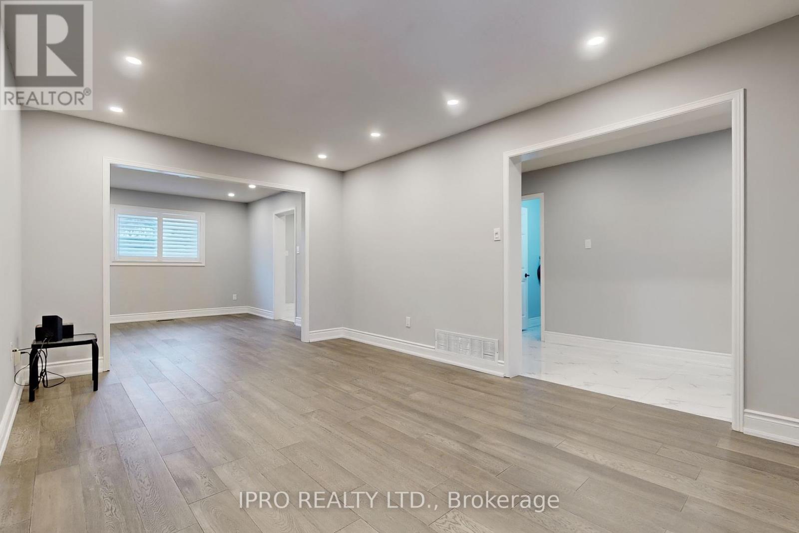 6521 Warbler Lane, Mississauga, Ontario  L5N 6E1 - Photo 7 - W12180617