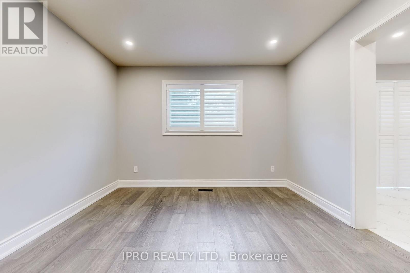 6521 Warbler Lane, Mississauga, Ontario  L5N 6E1 - Photo 9 - W12180617