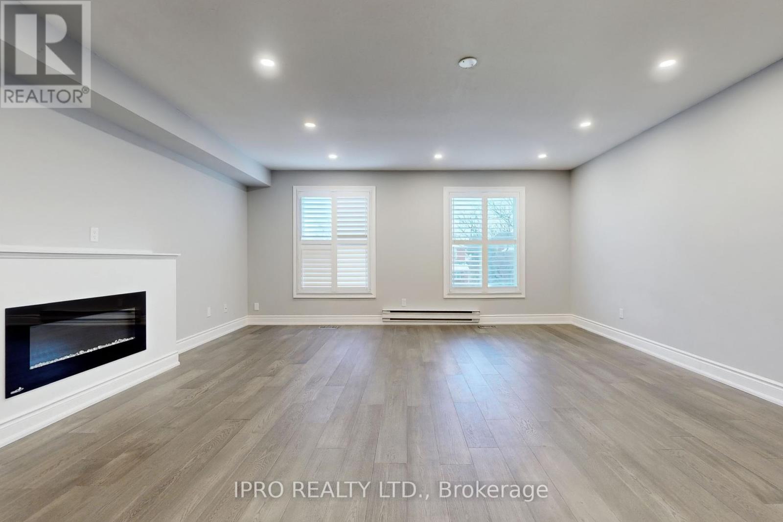 6521 Warbler Lane, Mississauga, Ontario  L5N 6E1 - Photo 23 - W12180617