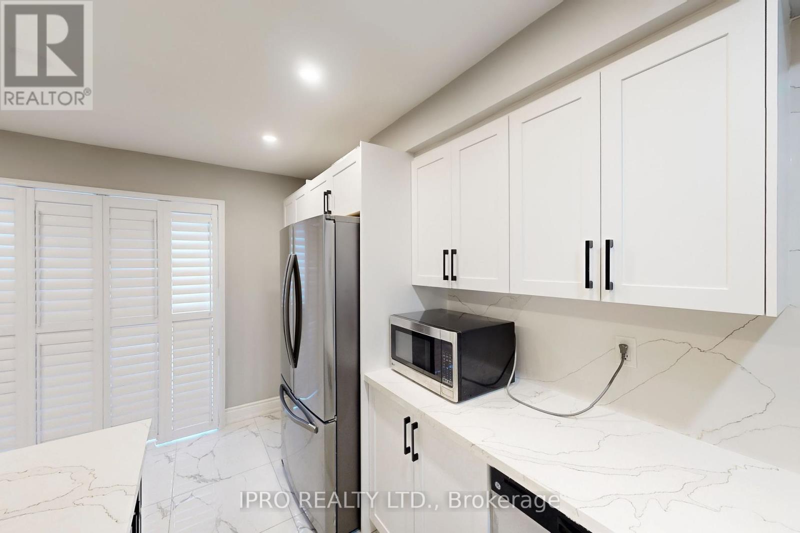 6521 Warbler Lane, Mississauga, Ontario  L5N 6E1 - Photo 18 - W12180617