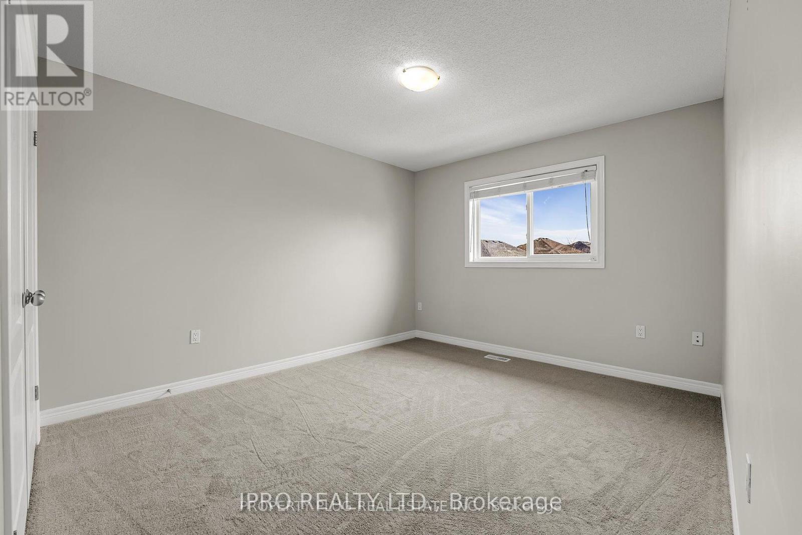 Upper - 52 Dartmouth Gate, Hamilton, Ontario  L8E 0B9 - Photo 15 - X12187589