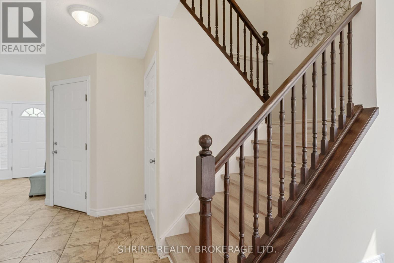 899 Bradshaw Crescent, London North (North C), Ontario  N5X 0B6 - Photo 5 - X12210068