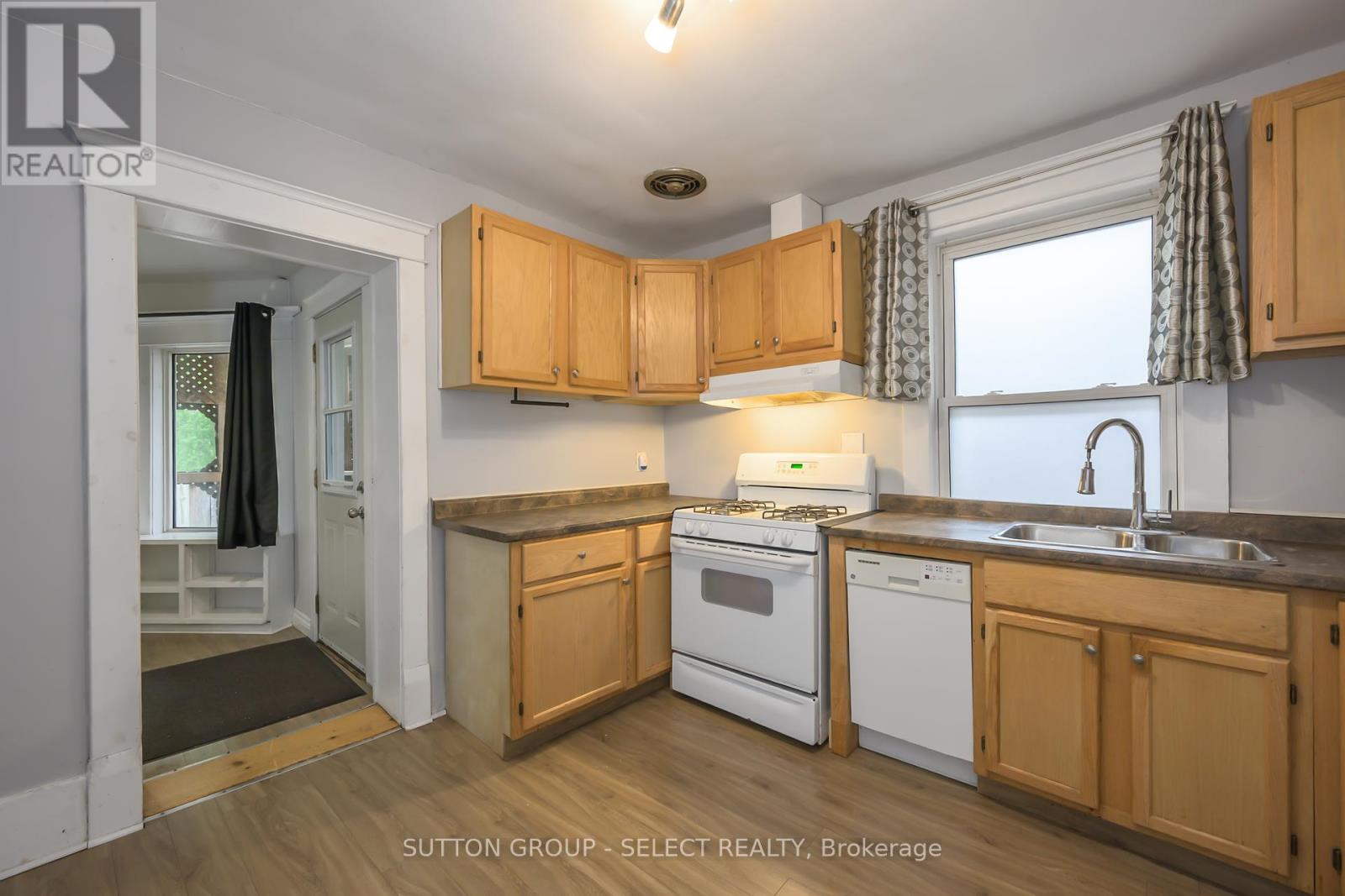 107 Langarth Street E, London South (South F), Ontario  N6C 1Z3 - Photo 7 - X12210087