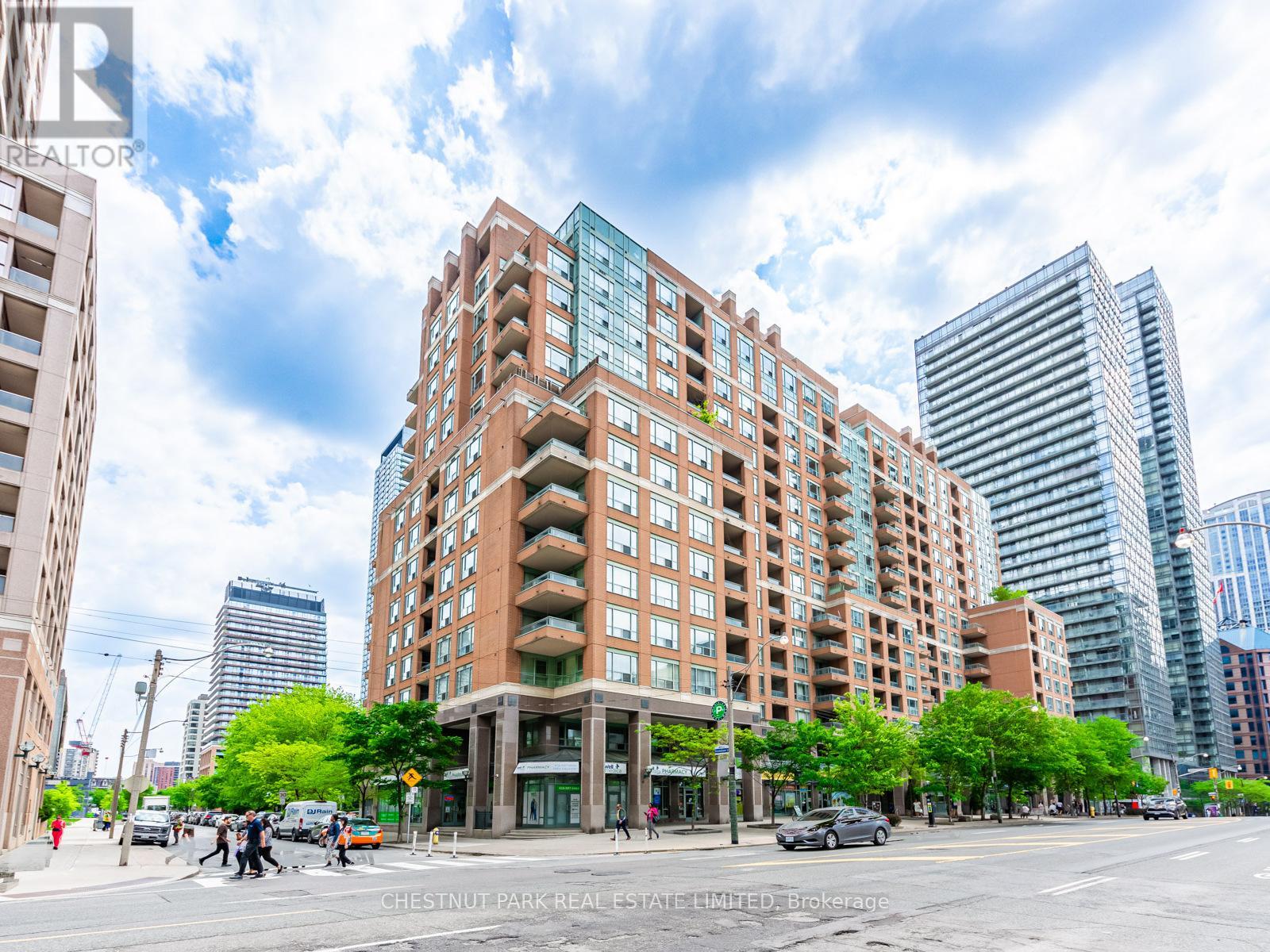1103 - 889 BAY STREET, Toronto, Ontario