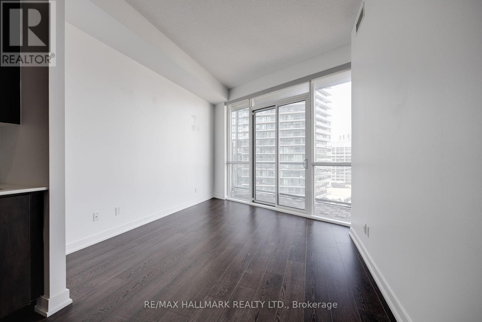 1515 - 20 Bruyeres Mews, Toronto, Ontario  M5V 0G8 - Photo 8 - C12209914