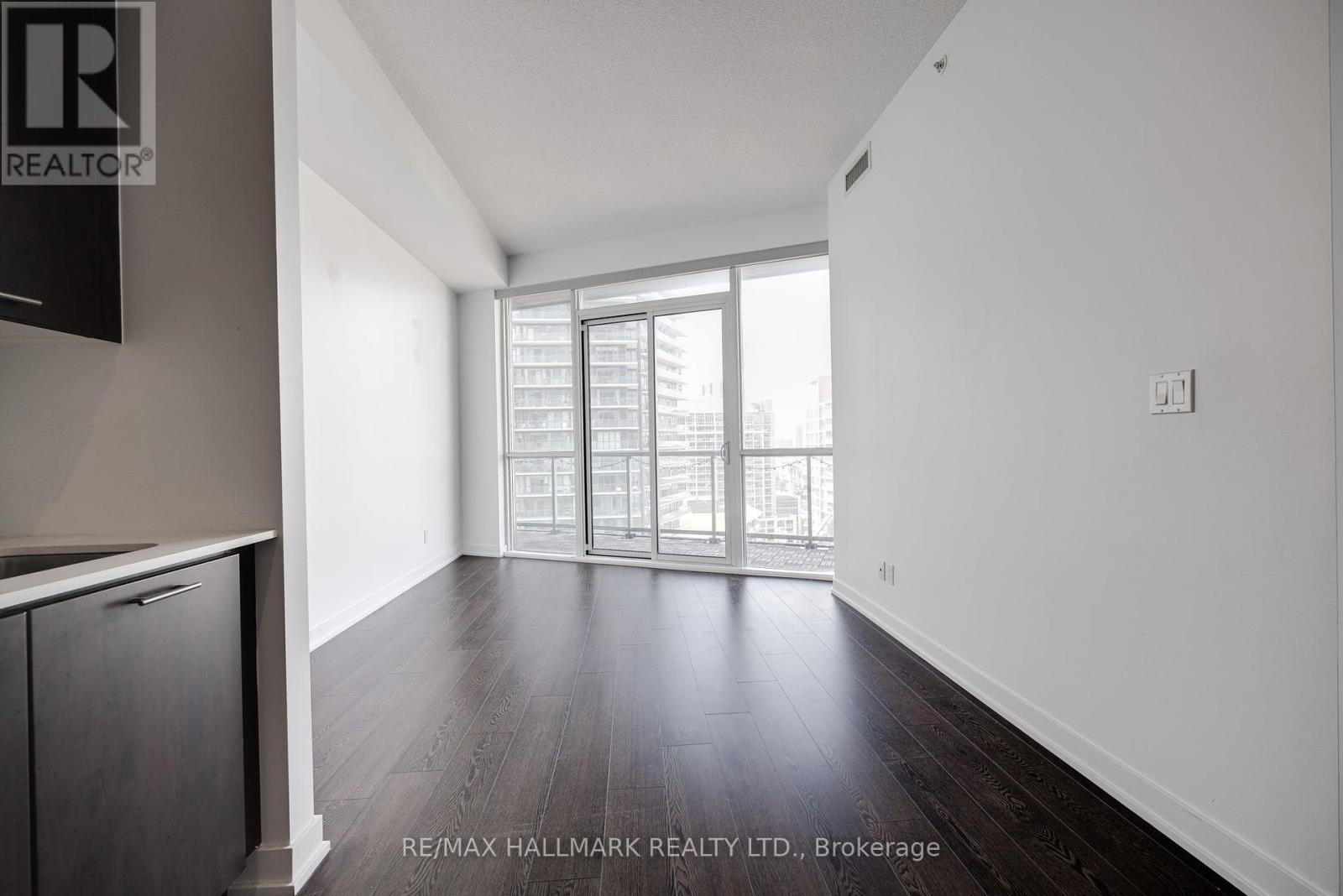 1515 - 20 Bruyeres Mews, Toronto, Ontario  M5V 0G8 - Photo 9 - C12209914