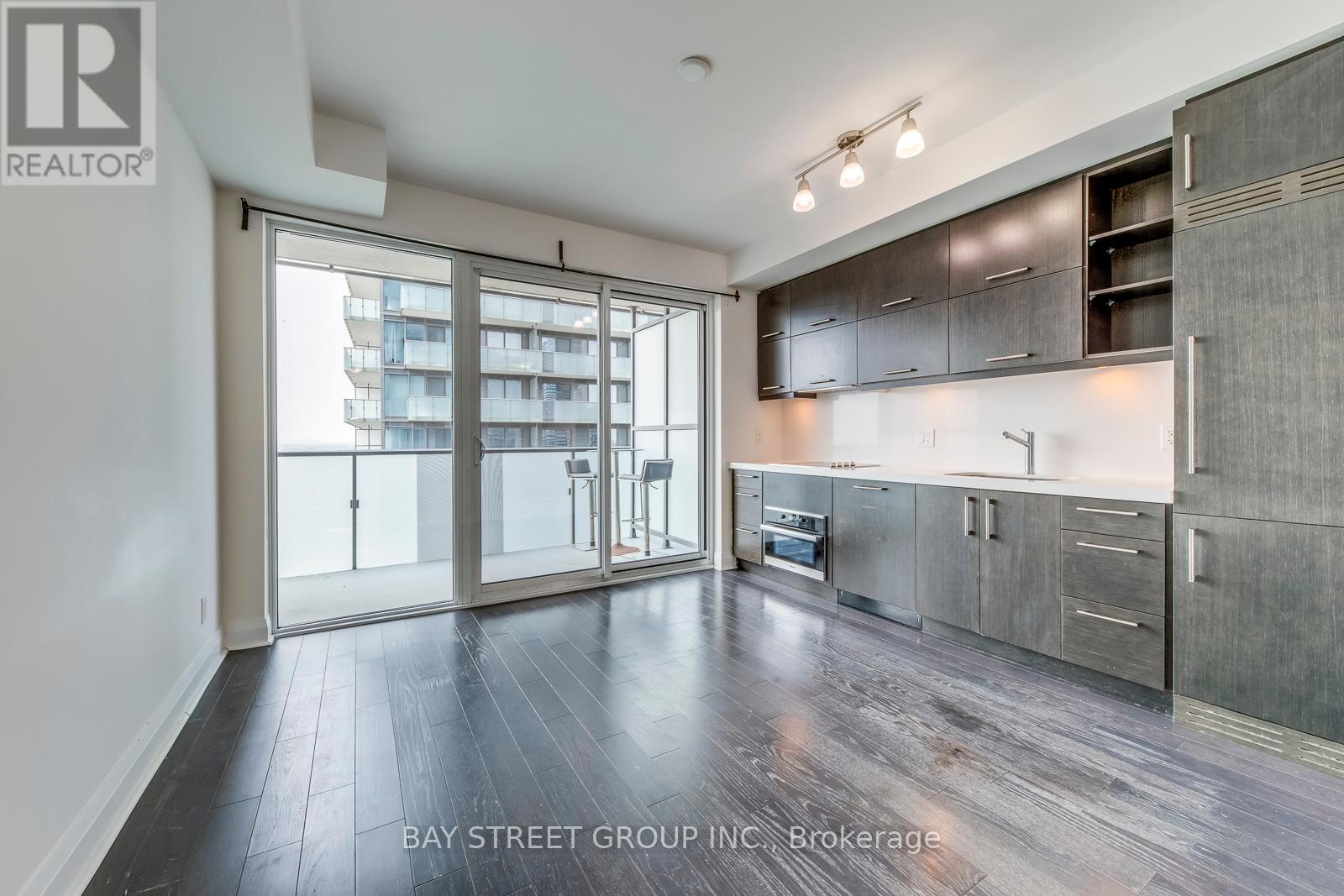 2707 - 1080 Bay Street, Toronto (Bay Street Corridor), Ontario  M5S 0A6 - Photo 8 - C12209915
