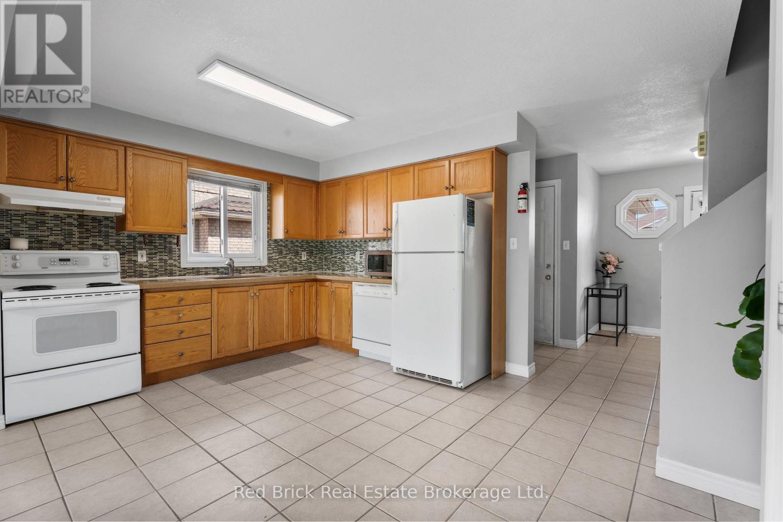105 Flaherty Drive, Guelph, Ontario  N1K 1Y7 - Photo 12 - X12210050
