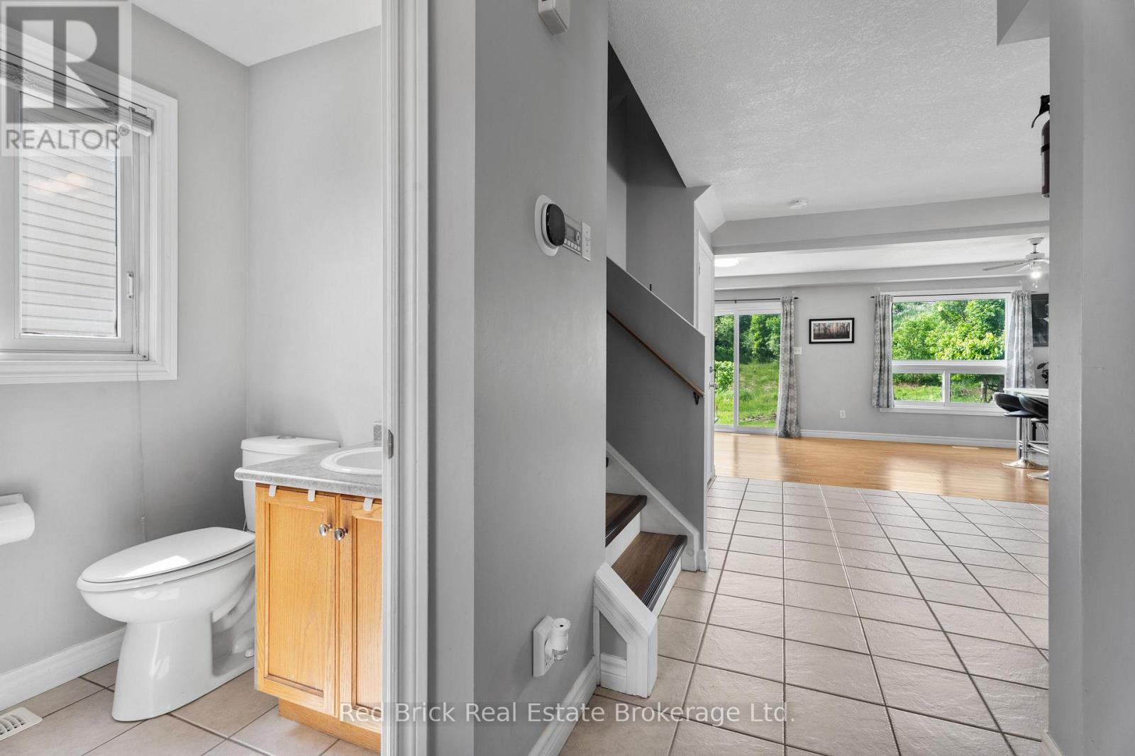 105 Flaherty Drive, Guelph, Ontario  N1K 1Y7 - Photo 13 - X12210050