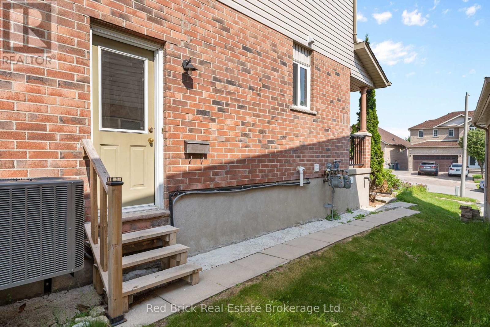 105 Flaherty Drive, Guelph, Ontario  N1K 1Y7 - Photo 5 - X12210050