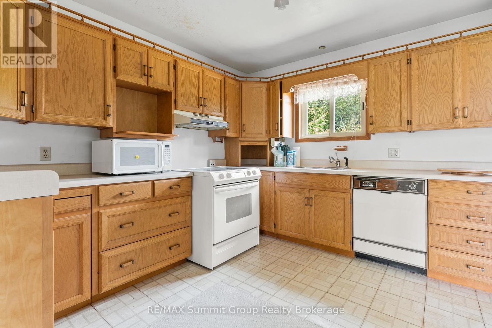 633476 Artemesia-Glenelg Townline, West Grey, Ontario  N0C 1K0 - Photo 11 - X12210139