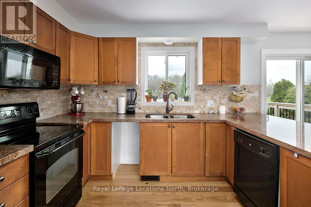 194 Centre Street, Meaford, Ontario  N4L 1E8 - Photo 10 - X12210149