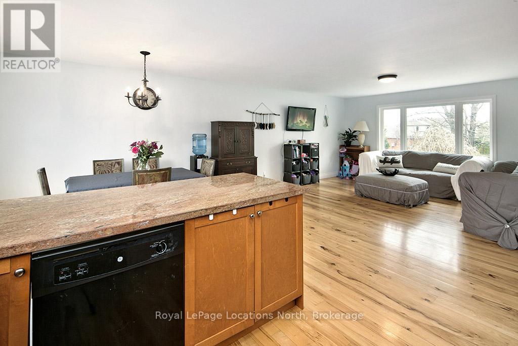 194 Centre Street, Meaford, Ontario  N4L 1E8 - Photo 11 - X12210149