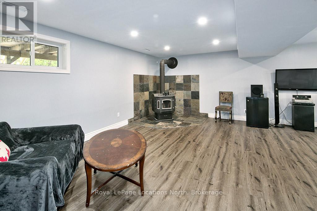 194 Centre Street, Meaford, Ontario  N4L 1E8 - Photo 21 - X12210149