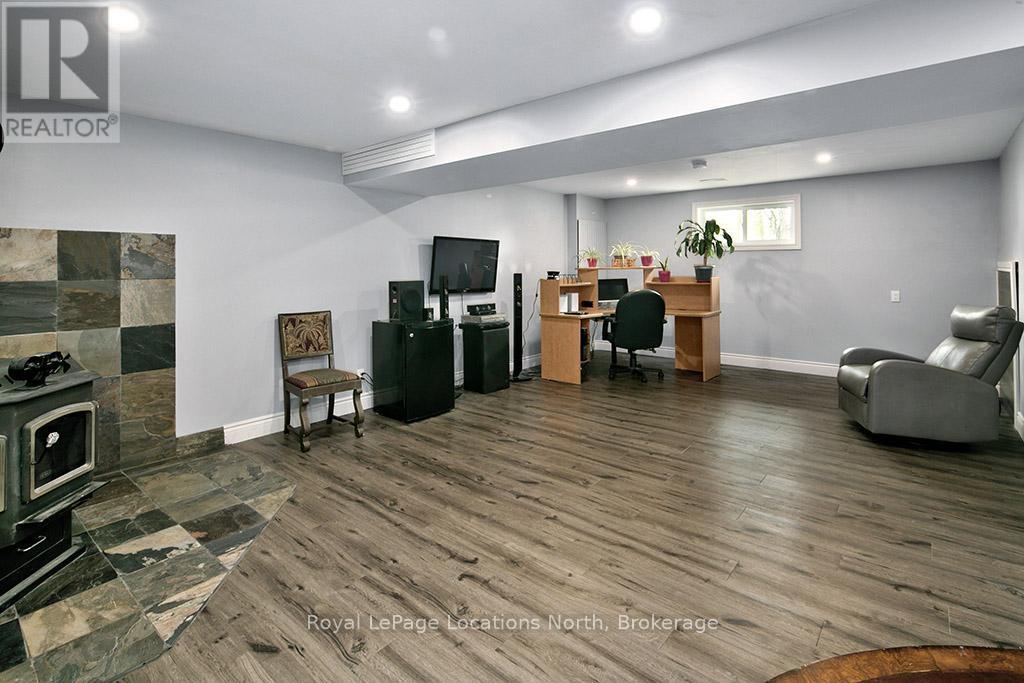 194 Centre Street, Meaford, Ontario  N4L 1E8 - Photo 22 - X12210149