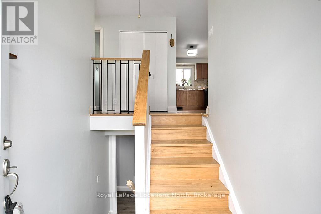 194 Centre Street, Meaford, Ontario  N4L 1E8 - Photo 3 - X12210149