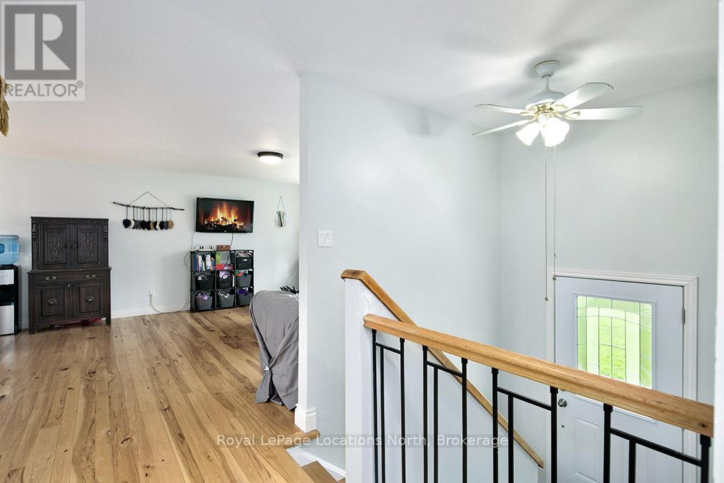 194 Centre Street, Meaford, Ontario  N4L 1E8 - Photo 4 - X12210149