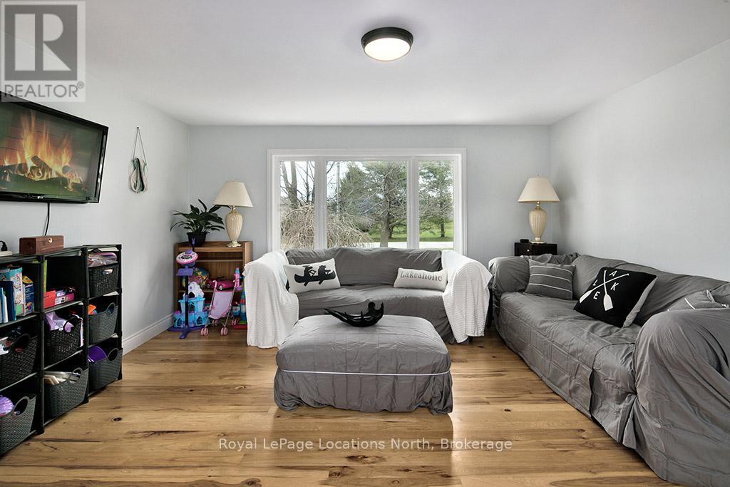 194 Centre Street, Meaford, Ontario  N4L 1E8 - Photo 6 - X12210149