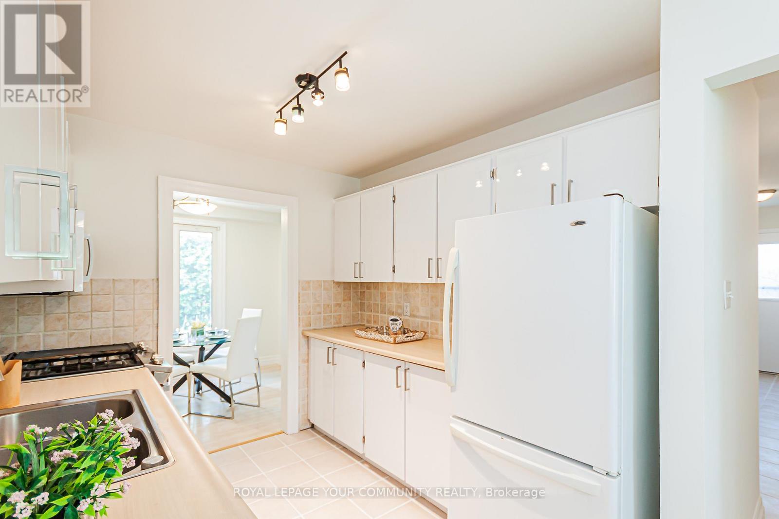 241 Currey Crescent, Newmarket (Central Newmarket), Ontario  L3Y 5M7 - Photo 14 - N12209890