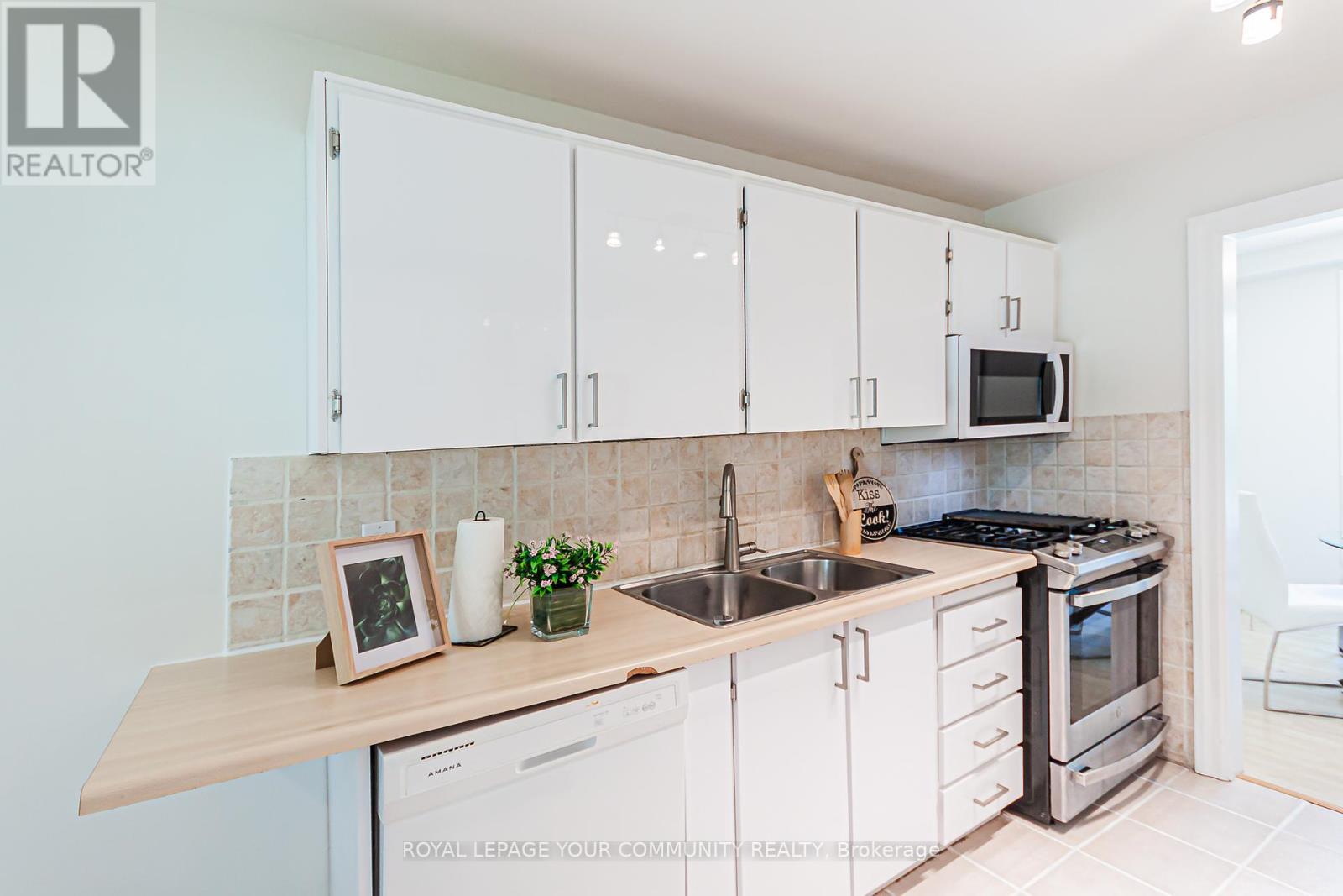 241 Currey Crescent, Newmarket (Central Newmarket), Ontario  L3Y 5M7 - Photo 15 - N12209890