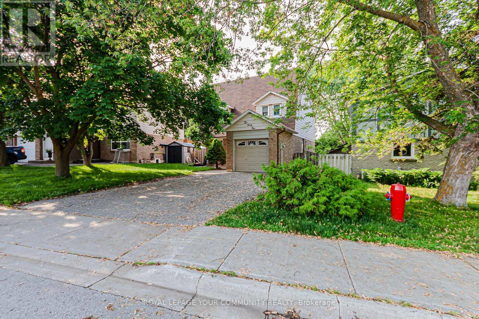 241 Currey Crescent, Newmarket (Central Newmarket), Ontario  L3Y 5M7 - Photo 2 - N12209890