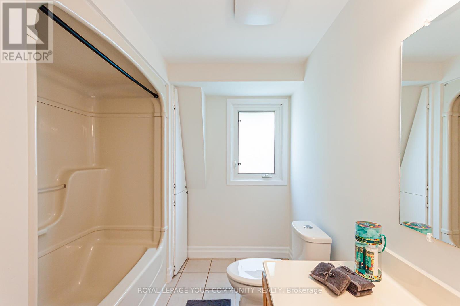 241 Currey Crescent, Newmarket (Central Newmarket), Ontario  L3Y 5M7 - Photo 24 - N12209890
