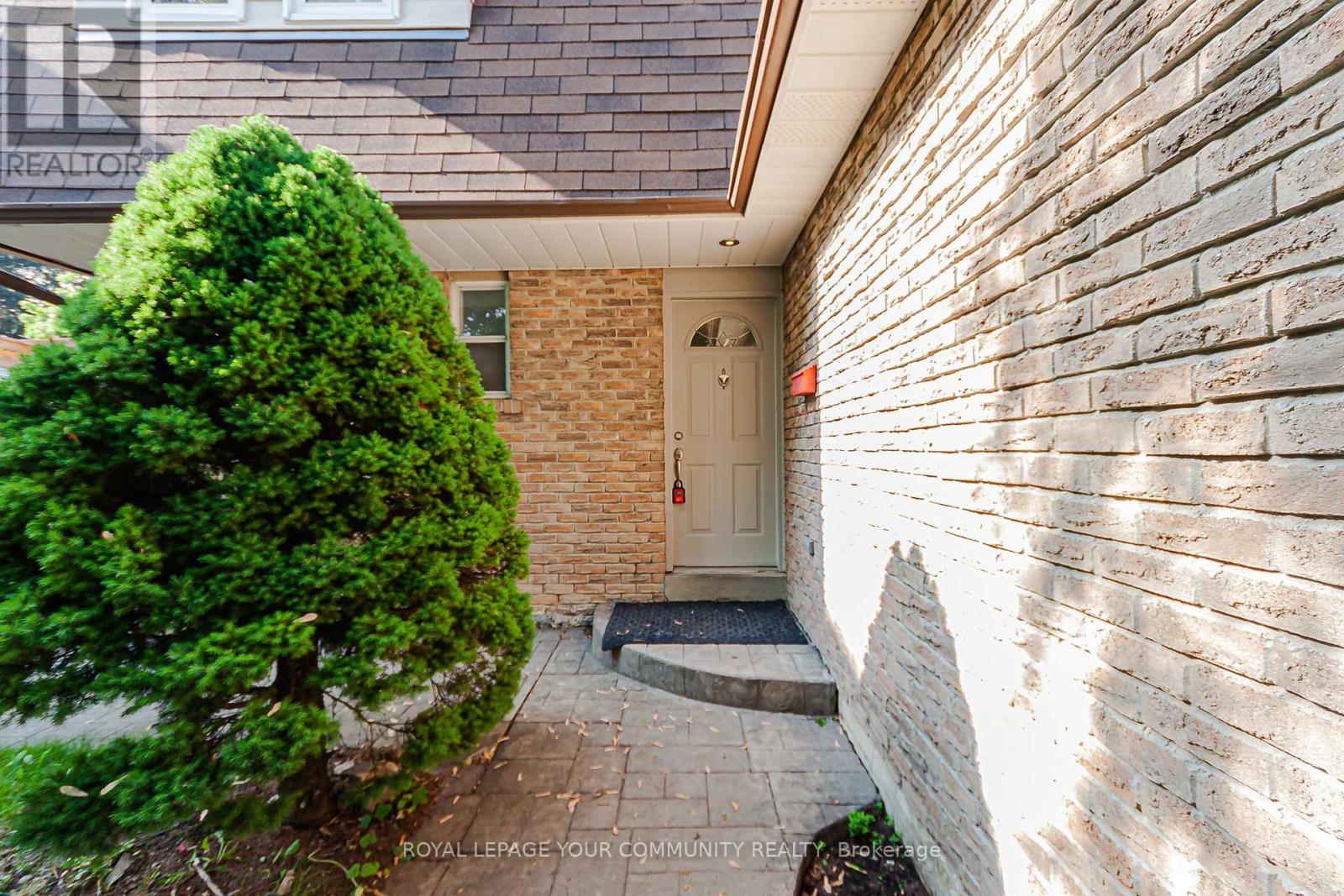 241 Currey Crescent, Newmarket (Central Newmarket), Ontario  L3Y 5M7 - Photo 3 - N12209890