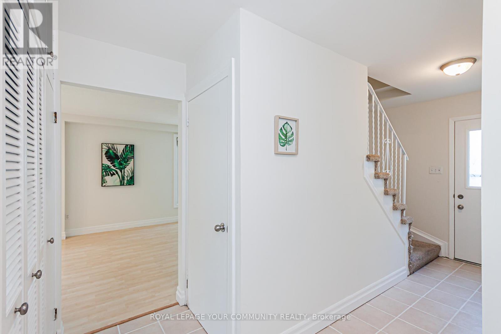 241 Currey Crescent, Newmarket (Central Newmarket), Ontario  L3Y 5M7 - Photo 5 - N12209890