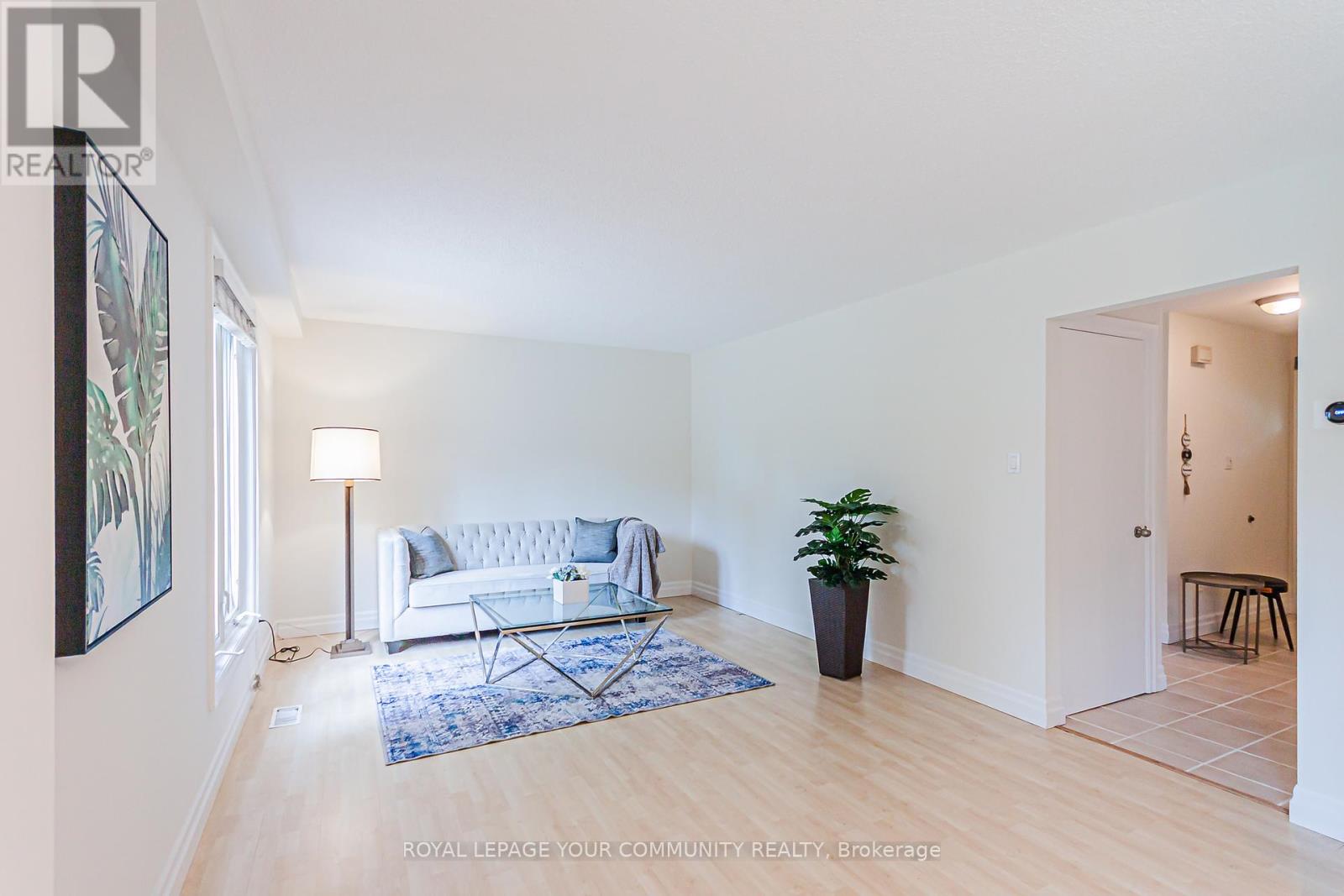 241 Currey Crescent, Newmarket (Central Newmarket), Ontario  L3Y 5M7 - Photo 6 - N12209890