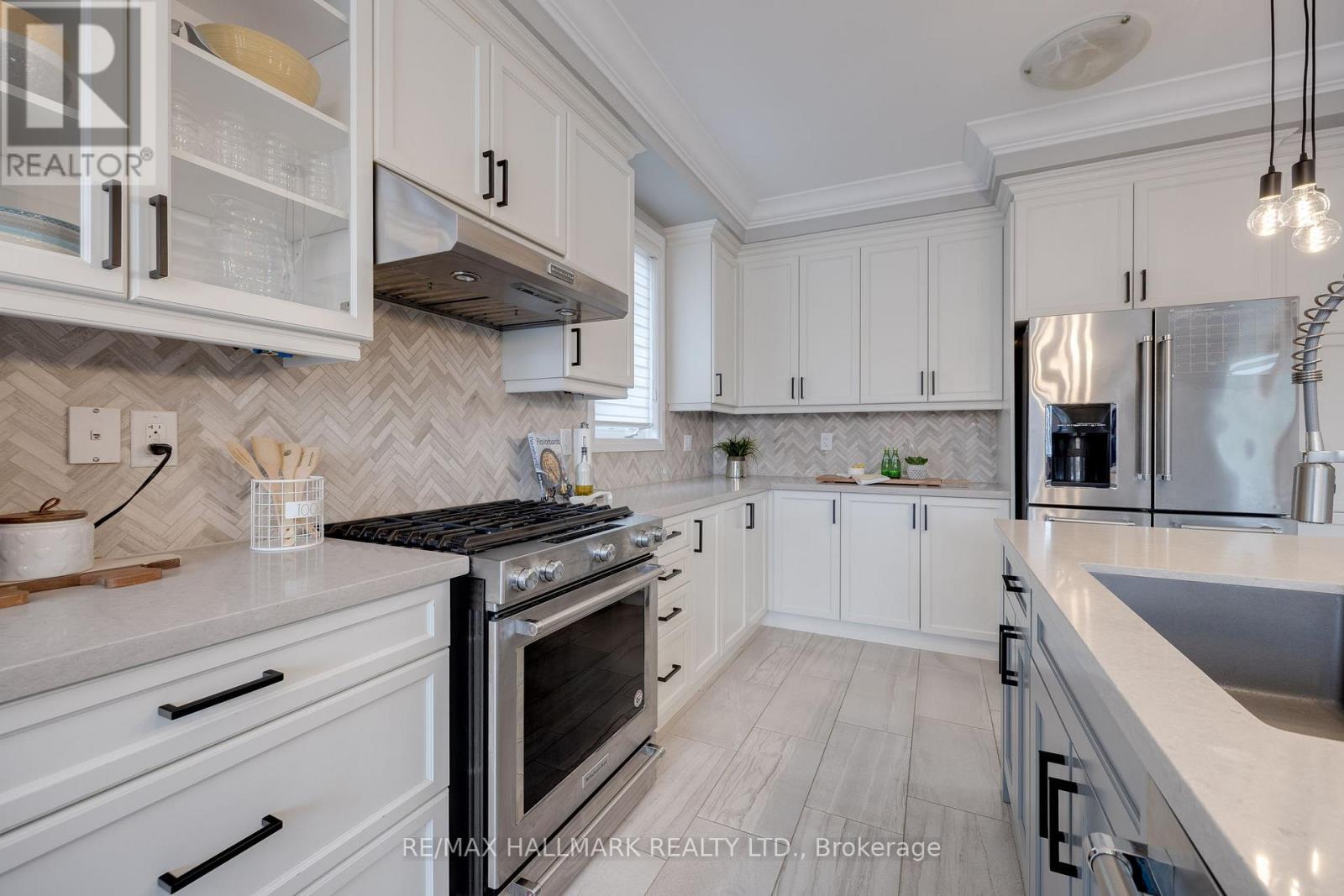 1323 Butler Street, Innisfil (Alcona), Ontario  L9S 0L4 - Photo 10 - N12209891