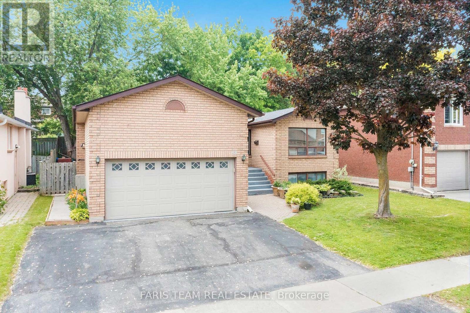 88 TOWNSEND AVENUE, Bradford West Gwillimbury, Ontario