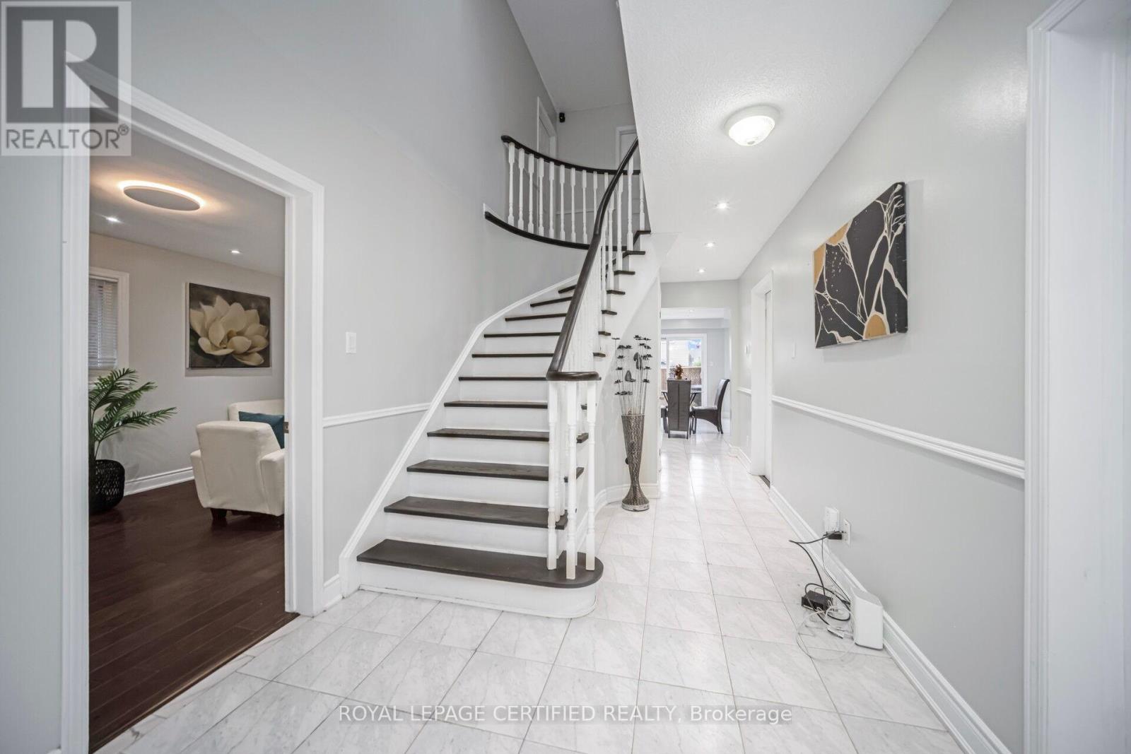 692 Huntington Ridge Drive, Mississauga, Ontario  L5R 1Z5 - Photo 10 - W12185886