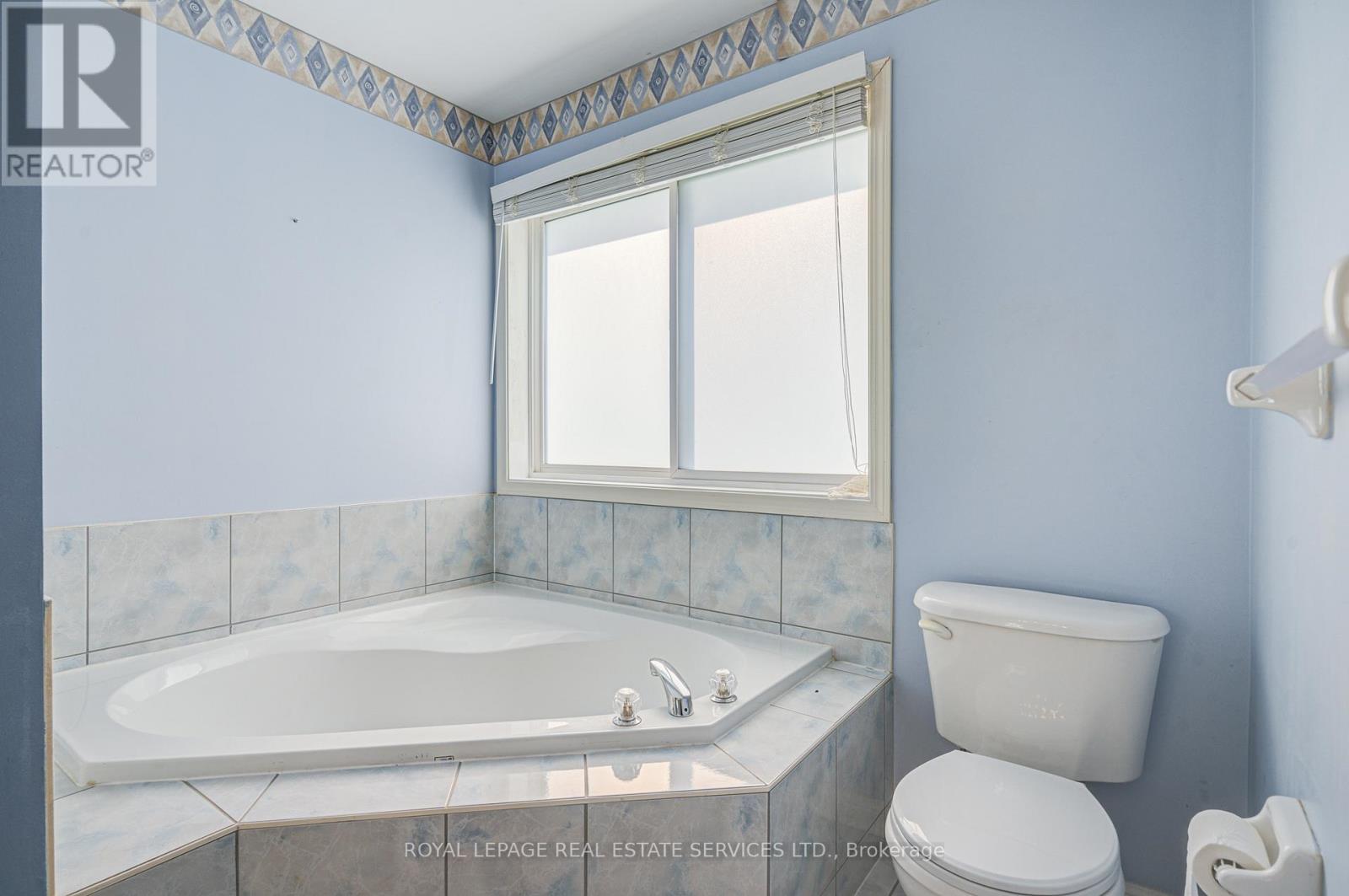 2399 Westoak Trails Boulevard, Oakville, Ontario  L6M 3X6 - Photo 14 - W12207171