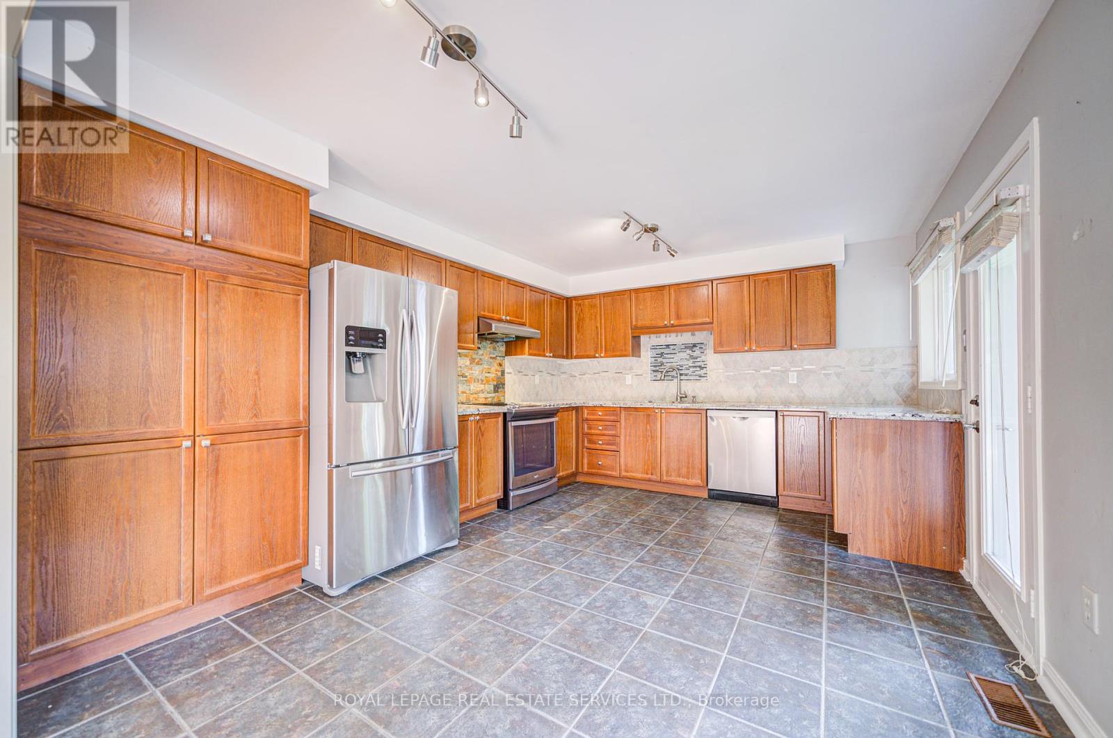 2399 Westoak Trails Boulevard, Oakville, Ontario  L6M 3X6 - Photo 9 - W12207171